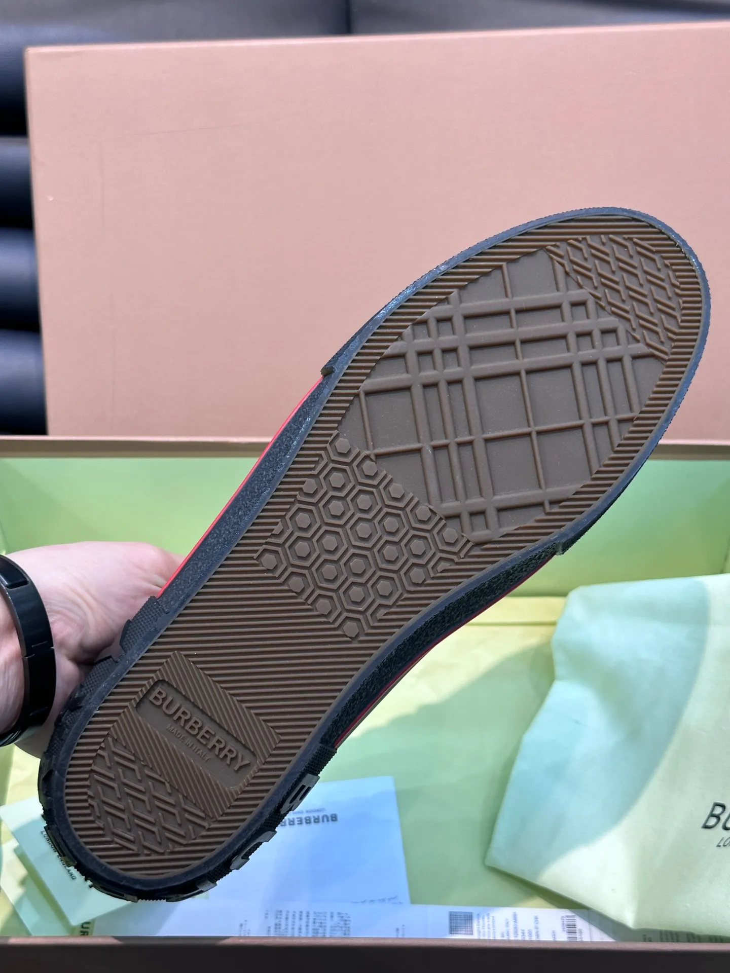 Men's shoes 💰p380 "BURBERR*" men's classic low-top sneakers, reinterpreted with Vintage retro plaid cotton material and decorated with a new brand logo. First-layer sheepskin lining, embossed Burberry lettering logo on the heel, T men's shoes 💰pU original outsole! Size: 38-44 (45 customized)